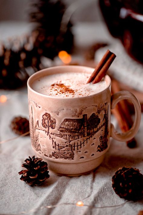 This cozy and flavorful cinnamon coffee is easy to make at home. Serve it with turbinado sugar and whipped cream for an extra special drink! Cinnamon Coffee Recipe, Holiday Coffee Drinks, Best Iced Coffee, How To Make Ice Coffee, Turbinado Sugar, Cinnamon Coffee, Medium Roast Coffee, Winter Coffee, Spiced Coffee