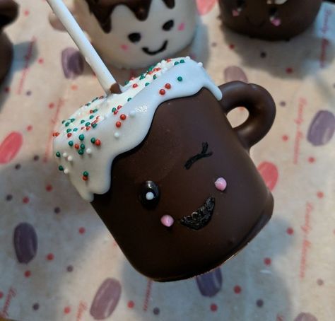 Thanksgiving Marshmallow Pops, Christmas Chocolate Covered Marshmallows, Chocolate Covered Marshmallows Christmas, Christmas Marshmallow Pops, Christmas Strawberry, Marshmallow Crafts, Chocolate Dipped Marshmallows, Chocolate Covered Strawberry Recipe, Cake Pop Decorating