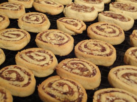 Healthy Pinwheel Recipes, Pinwheel Cookies Recipe, Date Cookies, Pinwheel Cookies, Pinwheel Recipes, Cookies Recipes Christmas, Favorite Cookies, Cookie Desserts, Yummy Cookies