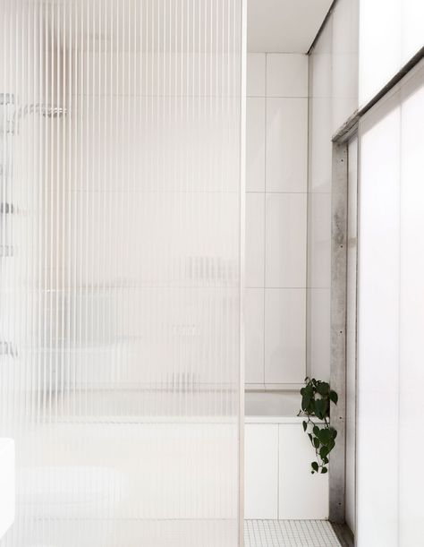 Bathroom With Shower And Bath, Sun Lights, Shower And Bath, Reeded Glass, Glass Shower Enclosures, Bad Inspiration, Early Mornings, Flute Glass, Shower Screen