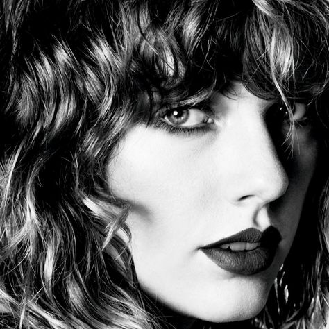 Taylor Swift Reputation Photoshoot Reputation Photoshoot, Taylor Swift Delicate, Taylor Swift Makeup, Taylor Swift Photoshoot, Taylor Swift Reputation, Taylor Swift Web, Swift Photo, All About Taylor Swift, Celebrity Style Red Carpet