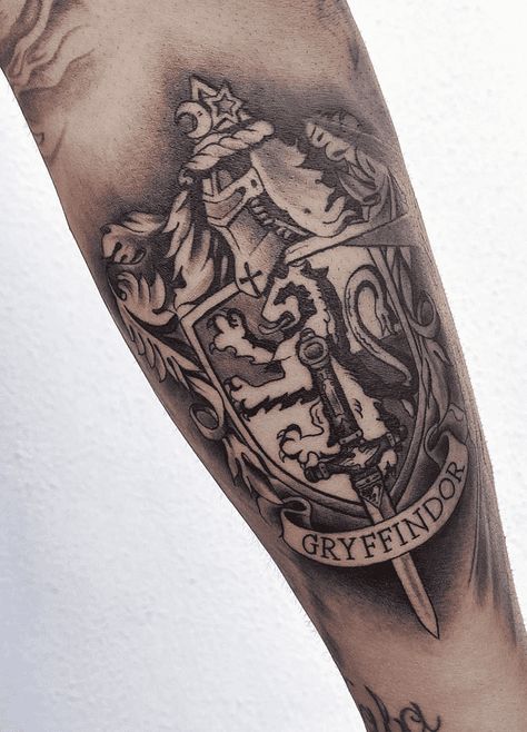 Gryffindor Lion Tattoo, Harry Potter Gryffindor Tattoo, Griffindor Tatoos, Griffendor Tattoos, Gryffindor Tattoo Ideas, Gryffindor Tattoo, Gryffindor Symbol, Lighthouse Sketch, Hogwarts Tattoo