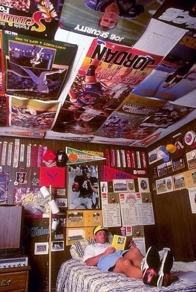 Punk Rock Bedroom Ideas, Punk Rock Bedroom, Dorm Room Tips, Rock Bedroom, 90s Room, 80s Room, Dorm Room Posters, Funniest Photos, Brett Favre