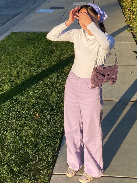 purple pants outfit Outfit Ideas With Lavender Pants, Outfits With Light Purple Pants, Light Purple Jeans Outfit, What To Wear With Purple Pants, Light Purple Pants Outfit, Purple Pants Outfit Aesthetic, How To Style Purple Pants, Lavender Jeans Outfit, Purple Sweatpants Outfit