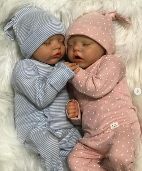 Reborn Baby Dolls Twins, Sleeping Twins, Bb Reborn, Real Life Baby Dolls, Twin Dolls, Baby Baden, Creation Station, Silicone Baby Dolls, Cute Twins