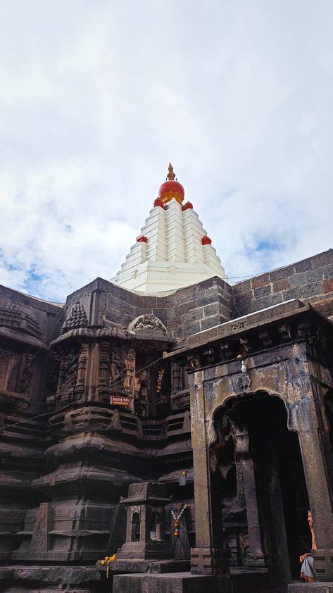 #templesofindia #workship #temples #kolhapur #placestovisitinkolhapur #templesofkolhapur #historicalplaces #mahalaxmitemple Mahalaxmi Temple Kolhapur, Kolhapur Snap, Temple Aesthetic, Kolhapur Mahalaxmi, Instagram Ios, Ganapati Bappa, Blue Sky Wallpaper, Hanuman Ji Wallpapers, Alphabet Code