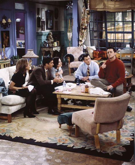 FRIENDS -- 'The One with the Lesbian Wedding' Episode 1 - Monica's apartment Monica Friends, Friends Apartment, Joey Friends, Friends Moments, Apartment Aesthetic, Dream Apartment, City Apartment, Friends Tv, Interior Trend