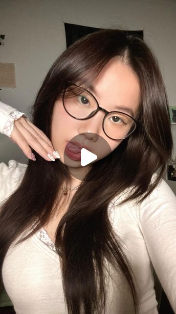 mivia angelitha on Instagram: "selfie tutorial!! 😋 save & try for better selfies ✩°｡ ⋆⸜ 📸✮
.
.
.
.
#BeautyPlusapp #BeautyPluscamera #iPhonecamera #androidhacks #androidcamera #phototips #explore #poseideas #selfie photo tips, photo hack, iphone tips, how to selfie, pose ideas, poses, how to pose, selfie ideas, selfie, story ideas, photo ideas, cute selfie, aesthetic, tips and tricks, tutorial" How To Selfie, How To Take Better Selfies, Iphone Selfie Ideas, Selfie Story Ideas, Selfie Ideas Poses Faces Snapchat, Selfie Tutorial, Best Photo App, Selfie Pose Ideas, Facebook Face