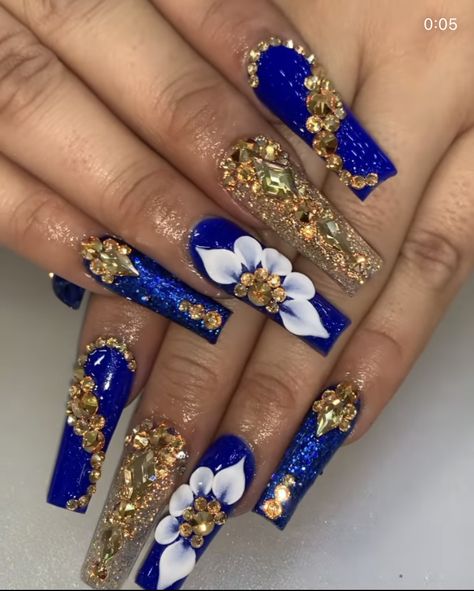 Nails For Quince, Royal Blue And Gold Nails, Blue And Gold Nails, Blue Gold Nails, Sweet 16 Nails, Acrylic Nail Designs Classy, Quince Nails, Quinceanera Nails, Royal Blue Nails