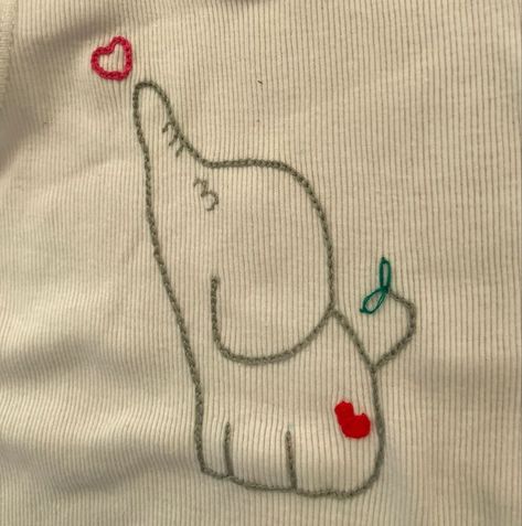 #summeraesthetic #embroidery Diy Embroidery Shirt, Portrait Embroidery, Embroidery Stitches Beginner, Diy Embroidery Designs, Embroidery Alphabet, Baby Embroidery, Hand Embroidery Flowers, Cute Embroidery, Simple Embroidery