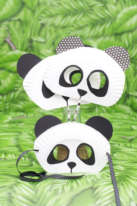 Paper Plate Panda Bear mask for kids! Paper Plate Panda, Diy Panda, Panda Mask, Panda Craft, Panda Birthday Party, Panda Birthday, Panda Party, Bear Crafts, Paper Plate Crafts