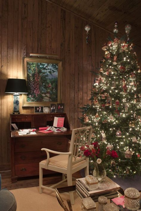 Cottage Christmas Tree, Bedroom Tree, Cottage Core Christmas, Cozy Core, Flower Magazine, The Leaning Tower Of Pisa, Cottagecore Christmas, Having Coffee, Tower Of Pisa