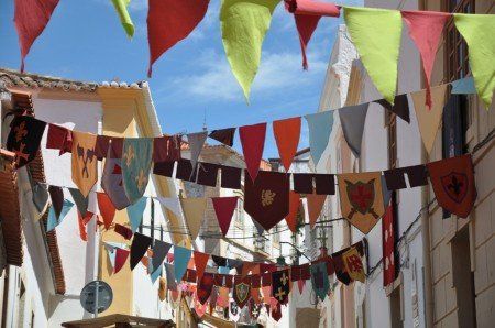 Streets in Portugal adorned with colour Medieval Banquet, Medieval Fair, Knight Party, Medieval Decor, Medieval Party, Medieval Market, Project Theme, Medieval Festival, Camera World