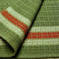 Weaving Christmas, Handwoven Towels, Weaving Book, Artisan Yarn, Weaving Loom Projects, Willow Weaving, Towel Weaving, Rigid Heddle Weaving, Weaving Ideas