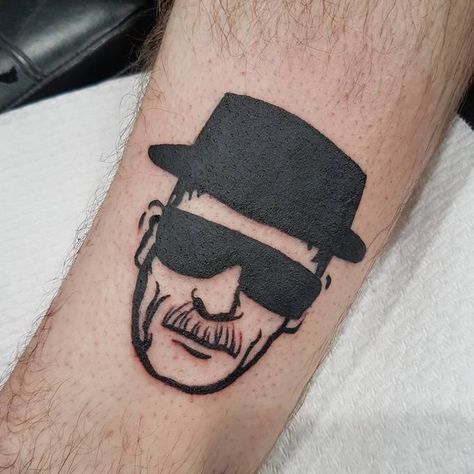 Heisenberg by Angie at Diabolik, Newcastle AUS. Heisenberg Tattoo, Men Finger Tattoos, Pulp Fiction Tattoo, Breaking Bad Tattoo, Pop Art Tattoos, Movie Tattoo, Movie Tattoos, Alien Tattoo, Tattoos For Lovers