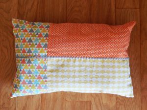 Tuto facile pour housse de coussin Easy Tutorial, Cushion Cover, Cushions, Throw Pillows, Couture, Sewing, Pillows