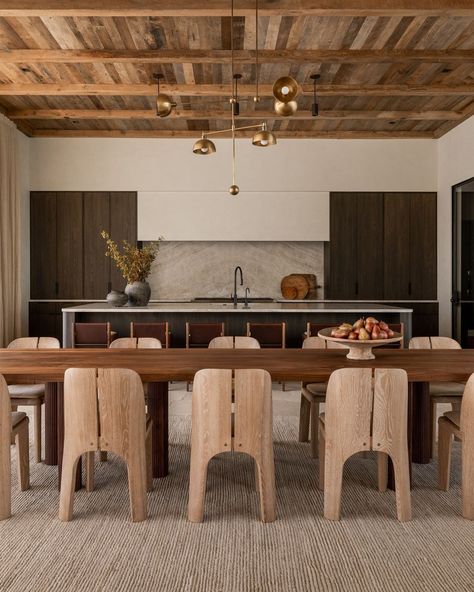 Swooning over this warm, earthy tone⁠ kitchen design by @amberinteriors. Tell us below your thoughts! 🤎 #paynesgray Table Instead Of Island, Amber Interiors Dining Room, Amber Interiors Dining, Amber Lewis Kitchen, Amber Lewis, Amber Interiors, Home Reno, Residential Design, British Design