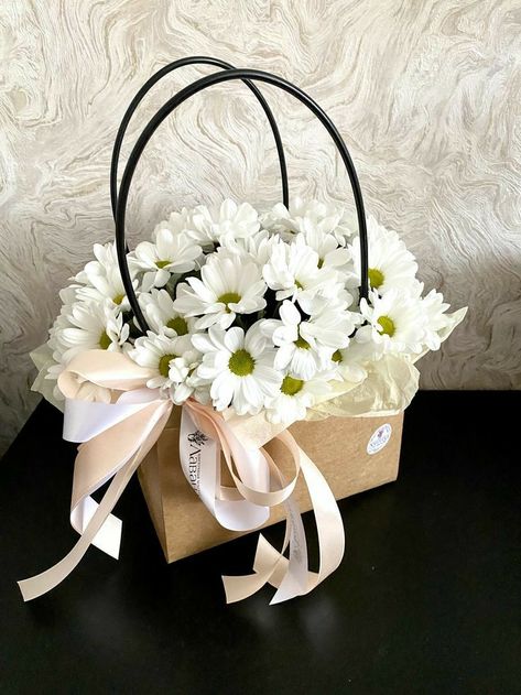 Floral Gift Basket, Flower Bag Bouquet, Flowerbox Diy, Bouquet Basket, Basket Bouquet, Basket Flower Arrangements, Bouquet Box, Flower Bouquet Diy, Flower Box Gift