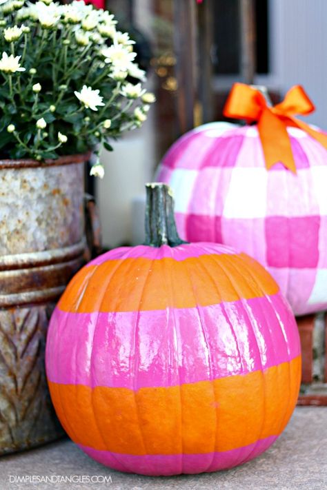 FALL FRONT PORCH DECORATIONS USING HOT PINK AND ORANGE - Dimples and Tangles Pink And Orange Pumpkin Party, Pink And Orange Halloween Decor, Pink Porch, Front Porch Decorations, Happy Holloween, Porch Fall Decor, Dimples And Tangles, Orange And Hot Pink, Summer Porch Decor