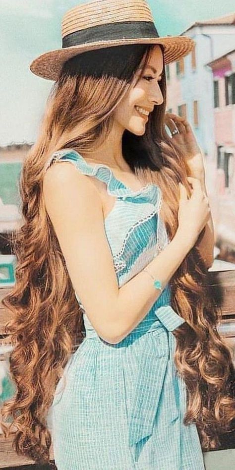 Woman With Long Hair, Extremely Long Hair, Rapunzel Hair, Long Hair Pictures, Really Long Hair, Long Brown Hair, Super Long Hair, Long Hair Girl, Very Long Hair