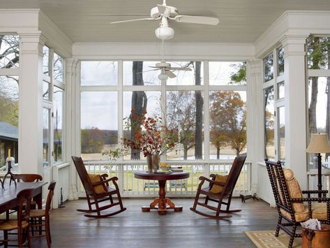 Porch Bay Dream Porch, Cozy Porch, Balkon Decor, Porch Addition, Casa Country, Garden Beautiful, Home Porch, Outdoor Porch, Rocking Chairs