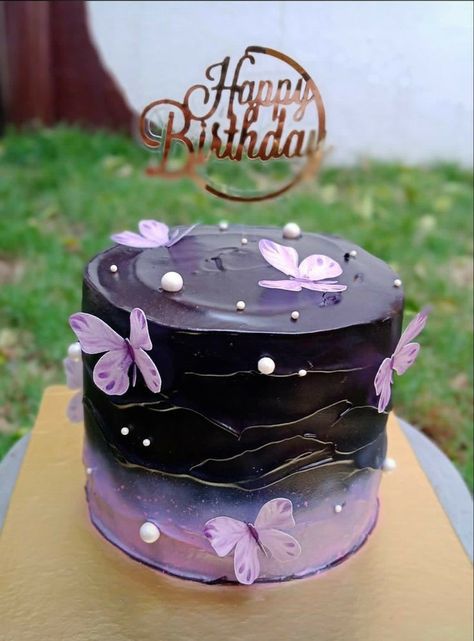 Lavender Cake Designs Birthday, Purple Aesthetic Birthday Decoration, Bizcocho Aesthetic, Dark Purple Cake, Purple Cake Designs Birthday, Hbd Ideas, Cake Designs For Boy, Purple Cakes Birthday, Teen Cakes