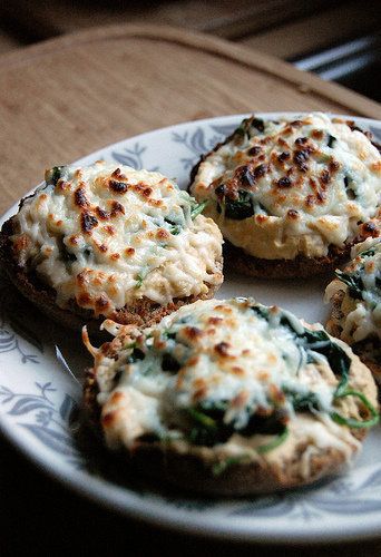 Hummus Melts you can make with English muffins Spinach And Mozzarella, Sauteed Spinach, English Muffins, Think Food, English Muffin, Meatless Meals, Whole Wheat, Low Calorie Recipes, I Love Food