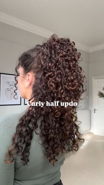 Sophie Marie on Instagram: "Quick & easy half updo for curly hair ⏰ 

If you don’t like the parted lines you often get with a half up-do this is a great lil hack! The 3 mini claw clips spaced as you see, give the perfect distribution on that top layer! 

I ❤️ being able to have my curls down but pinned out the way without over stretching them. This one of the quickest hairstyles I go-to regularly. 

Products used:
@bootsuk Mini claw clips 

🏷️send to a curlfriend who would love this hairstyle 😍 

#curlyhairstyle #curlyhair #hairstyle #halfupdo" Quickest Hairstyles, Curly Hairstyles Claw Clip, Half Up Half Down Curly Hairstyles, Short Haircuts For Women Pixie, Half Down Curly Hairstyles, Updo For Curly Hair, Style Pixie Cut, Hairstyles Claw Clip, Half Up Half Down Curly