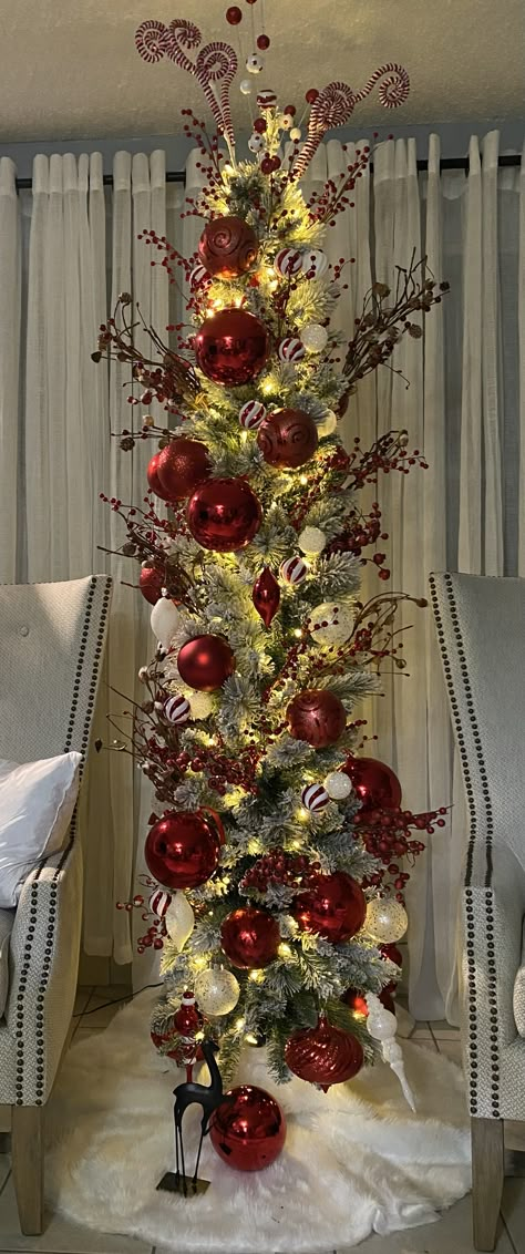 Christmas In Small Spaces, Slender Christmas Tree Ideas, Decorate A Pencil Christmas Tree, Christmas Pencil Tree Ideas, Pencil Christmas Tree Decorations, Slim Xmas Tree Decorating Ideas, Pencil Tree Decorating Ideas Christmas, Pencil Christmas Tree Decor, Slim Christmas Tree Ideas Decorating