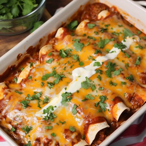 Ground Beef Enchiladas Beef Enchiladas With Red Sauce, Enchiladas With Red Sauce, Enchiladas Beef, College Dinner, Beef Enchiladas Recipe, Beef Burritos, Dinners For 2, Easy Enchilada Recipe, Easy Chicken Fajitas