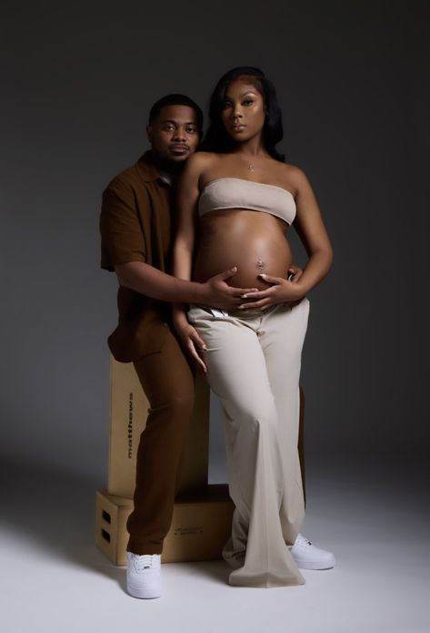 Simple Elegant Maternity Shoot, Brown Maternity Shoot, Maternity Pictures Black People, Fun Maternity Pictures, Creative Maternity Pictures Black, Black Love Maternity Shoot, Black Women Pregnancy Photoshoot, Melanin Maternity Photoshoot, Pregnancy Shoot Black Women