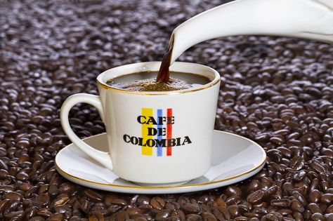 Mi cafe Colombiano no lo cambio.... Colombian Breakfast, Coffee Market, Coffee History, Colombian Coffee, Colombian Food, Big Coffee, S'mores, Coffee Cup Set, Quality Coffee