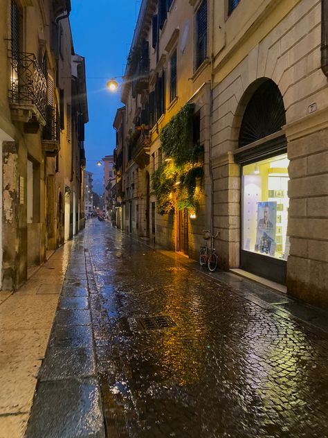 Night Time In Italy, Rainy Italy Aesthetic, Mentally In Italy, Italy Aesthetic Verona, Rome Italy Aesthetic Night, Crema Italy Aesthetic, Rainy Italy, Italy Night Life, Verona Italy Aesthetic