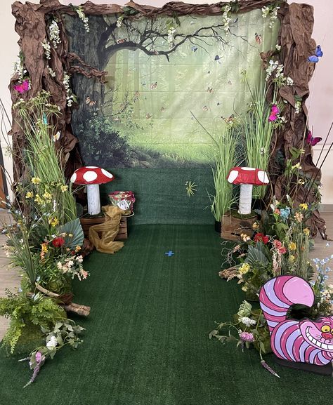 Rainforest Trunk Or Treat Ideas, Fantasy Photo Backdrop, Forest Photo Booth Ideas, Enchanted Forest Theme Entrance, Enchanted Forest Library Decor, Enchanted Forest Theme Library, Forest Party Backdrop, Enchanted Forest Picture Backdrop, Fantasy Forest Theme Party