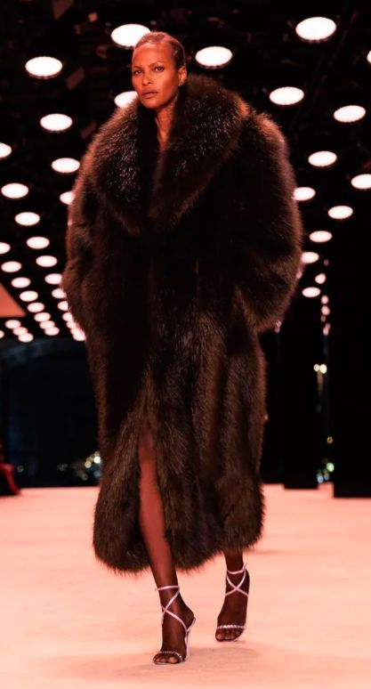 Fur Coat Aesthetic, Ysl Outfit, Outrageous Fashion, Nyc Girl, Fabulous Furs, Model Aesthetic, Winter 2022, Fur Fashion, Only Fashion