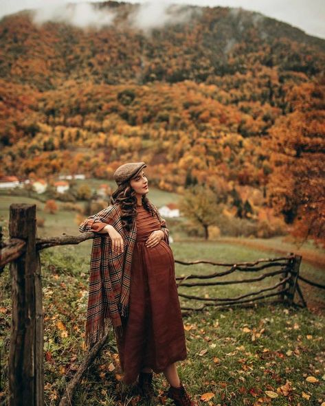 Pumpkin Maternity Photos, Autumn Aesthetic Photography, Fall Maternity Shoot, Maternity Photography Fall, Winter Maternity Shoot, Fall Maternity Pictures, Fall Photoshoot Family, Autumn Maternity, Winter Maternity Photos