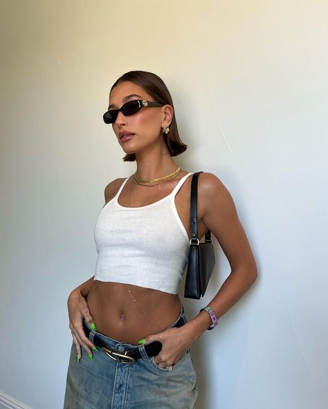 Hayley Bieber Sunglasses, Gucci Oval Sunglasses, Boujee Casual Outfits, Oval Sunglasses Outfit, Hailey Sunglasses, Hailey Bieber Sunglasses, Hailey Bieber Coachella, Hailey Bieber Instagram, Sunglasses Aesthetic