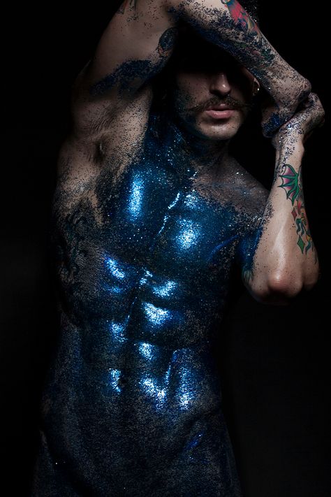 glitter Male Art Photography, Body Painting Men, Male Body Art, Body Glitter, Human Art, Gay Art, Male Art, Dragon Age, Male Body