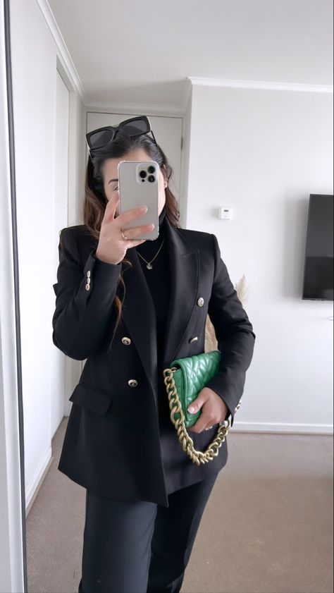 Zara Outfit Ideas, Zara Black Blazer, Job Outfits, Jeans And Tops, Black Blazer Outfit, Outfit Elegante, Blazer Zara, Outfit Blazer, Outfit Zara