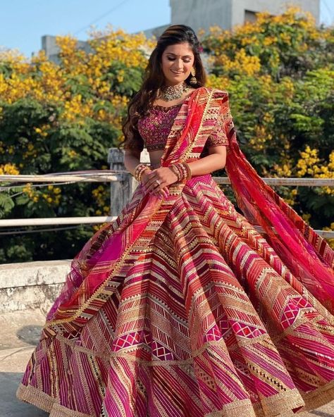 Unique Bridal Lehenga, Lehenga Ideas, Stylish Lehenga, Offbeat Wedding, Indian Bridesmaid Dresses, Indian Wedding Gowns, Indian Outfits Lehenga, Wedding Lehenga Designs, Indian Bride Outfits