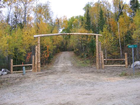 Log Archways - Log Gazebos - Yard and Patio Accents Amazing Driveways, Circle Driveway, Rustic Staircase, Farm Entrance, Driveway Entrance Landscaping, Northern White Cedar, Yard Furniture, City Farm, Driveway Entrance