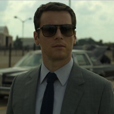 Jonathan Groff Mindhunter, Holden Ford Mindhunter, Mind Hunter, Holden Ford, Addams Family Musical, Delta Green, Jonathan Groff, Kare Kare, Man In A Suit