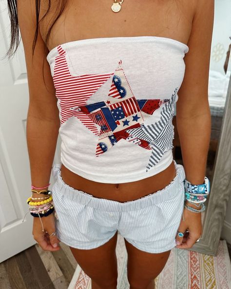 Cute 4 Of July Outfits, Homemade Sweatshirt Ideas, Diy Going Out Tops, Cute Diy Shirts, Forth Of July Outfit, Sewed Clothes, 4th Of July Fits, Clothes To Sew, 4th July Outfit