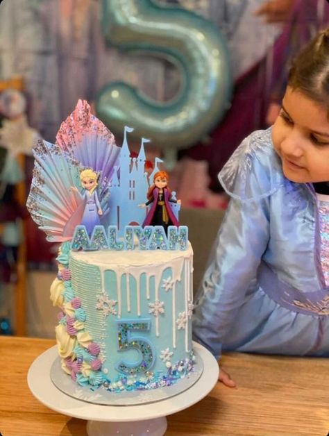 Elsa And Anna Cake Topper, Elsa Cake Ideas, Frozen Birthday Cake Ideas, Elsa And Anna Cake, Frozen Cake Ideas, Elsa Birthday Cake, Frozen Birthday Party Cake, Frozen Themed Birthday Cake, Pastel Frozen