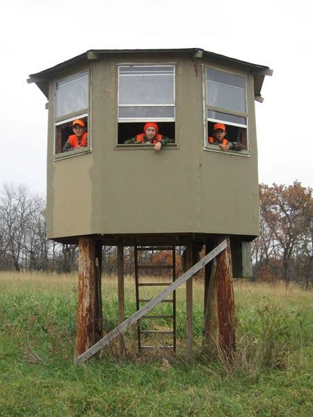 Homemade Deer Blinds, Deer Blind Plans, Deer Hunting Stands, Deer Stand Plans, Shooting House, Hunting Stands, Deer Blind, Coyote Hunting, Deer Hunting Blinds