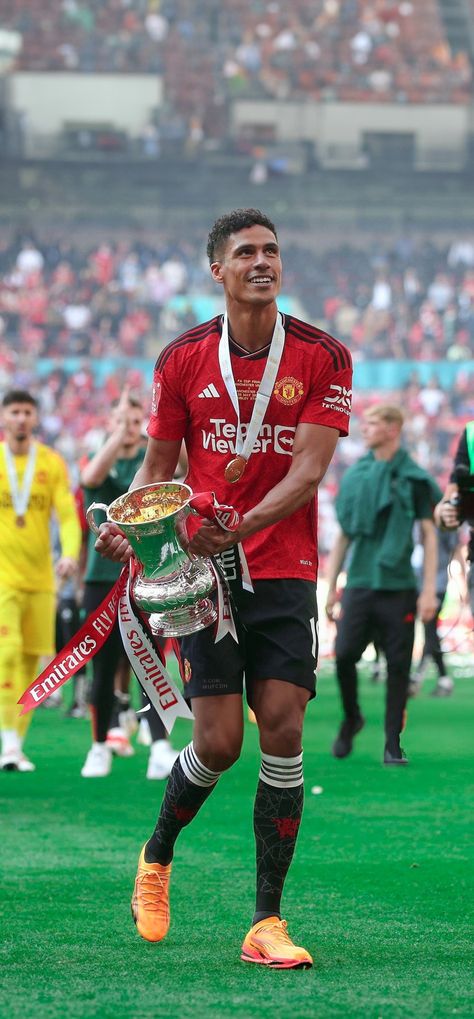 Raphael Varane, United Wallpaper, British Football, Manchester United Wallpaper, Manchester United Football Club, Wallpaper Earth, Manchester United Football, Soccer Pictures, Man Utd