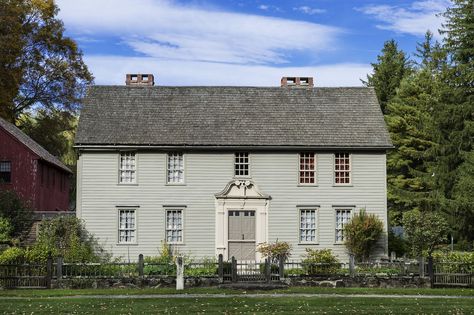 American Colonial New England Colonial House Exterior, New England Colonial House, Old Colonial Homes, American Colonial Style, New England House, New England Colonial, England House, Mission House, Colonial House Exteriors