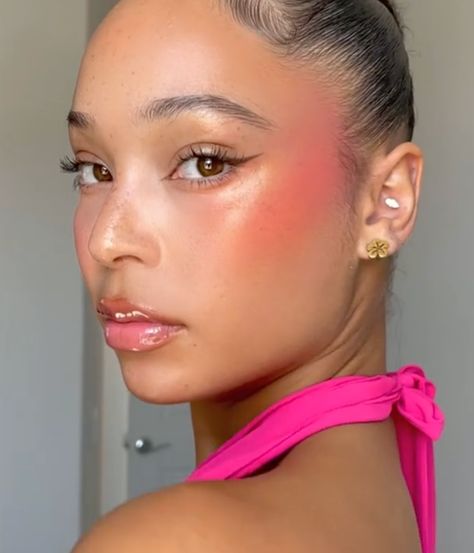 Sunset blush by TikTok/ @alissajanay1 Summer Beach Makeup Looks, Summer 2024 Makeup Trends, Sunset Blush Makeup, Orange Blush Makeup, Sunset Makeup Looks, Alissa Janay, Sunset Highlights, Sunset Blush, Blush Trend