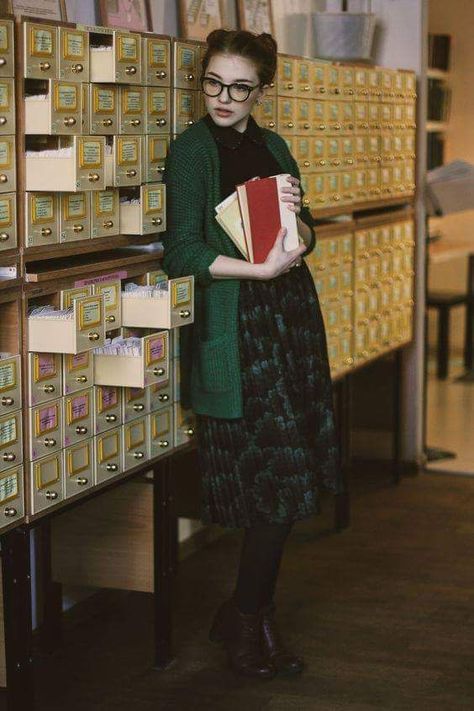 Is it that hard to close those drawers Library Outfits Aesthetic, Outfits Aesthetic Skirt, Library Outfits, Librarian Chic Outfits, Librarian Costume, Librarian Aesthetic, Outfits Aesthetic Vintage, Aesthetic Skirt, Library Chic