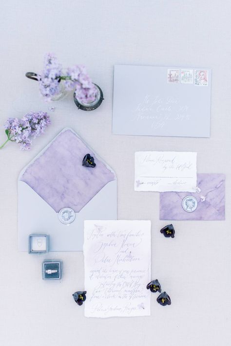 Lilac Wedding Stationery, Lilac Wedding Themes, Wedding Inspiration Spring, Prague Wedding, Spring Editorial, Romantic Wedding Stationery, Original Wedding Invitations, Elegant Wedding Stationery, Spring Work